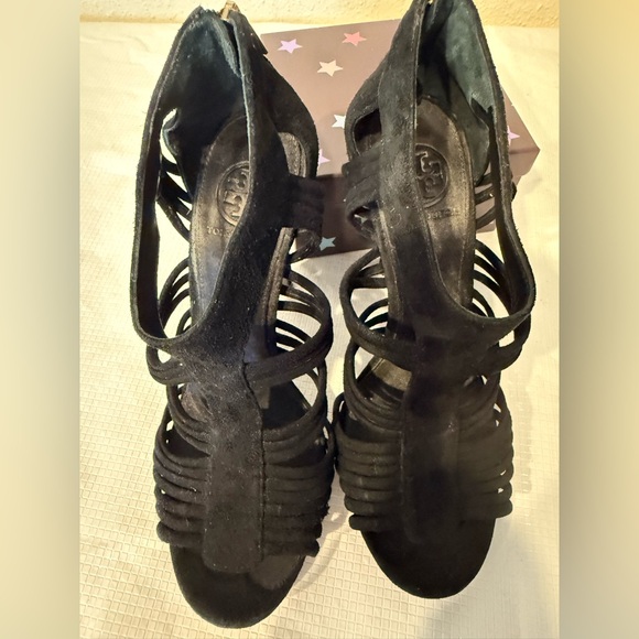 Tory Burch Black Heels Strappy Design ALL LEATHER Good Condition Offers Welcome - Picture 7 of 16